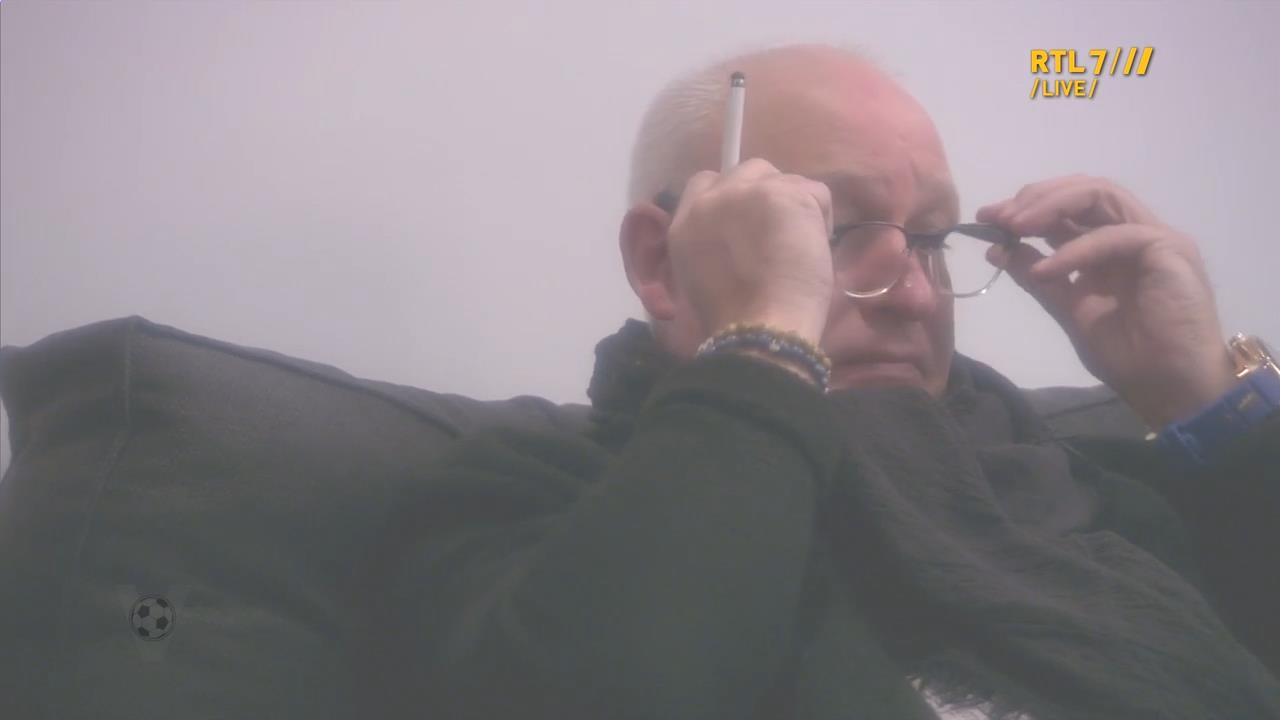 5638ba89952db-Voetbal_Inside_20151102_720p.mkv_snapshot_00.01.41_[2015.11.03_14.45.19].jpg